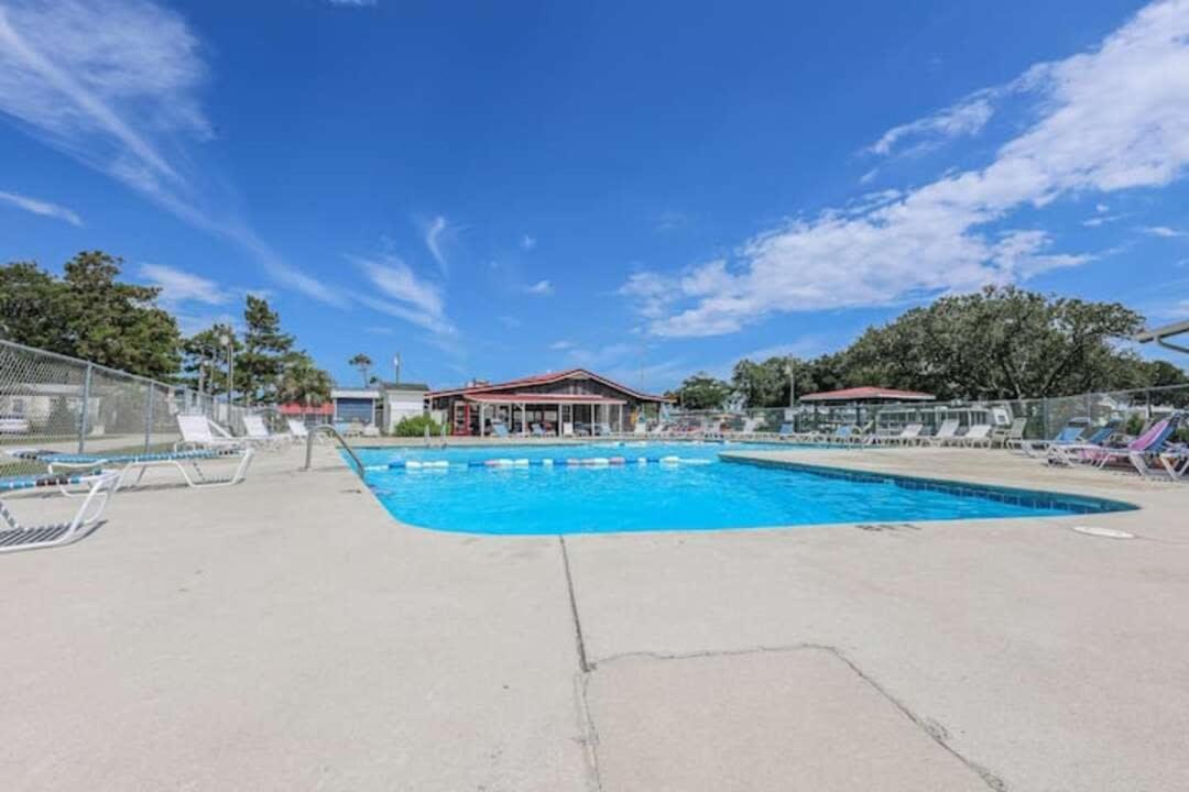 Surf City 2Br Park Home With Waterfront View And Parking 외부 사진