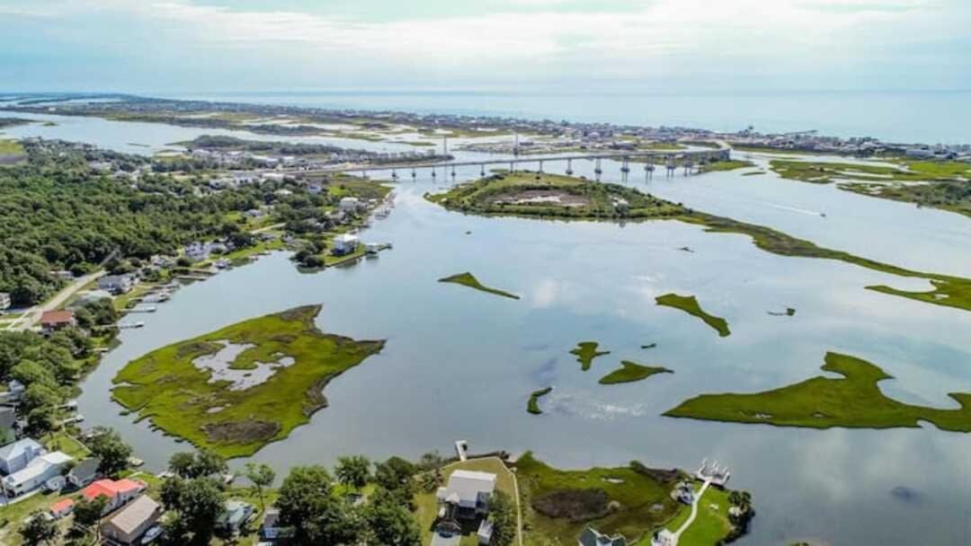 Surf City 2Br Park Home With Waterfront View And Parking 외부 사진