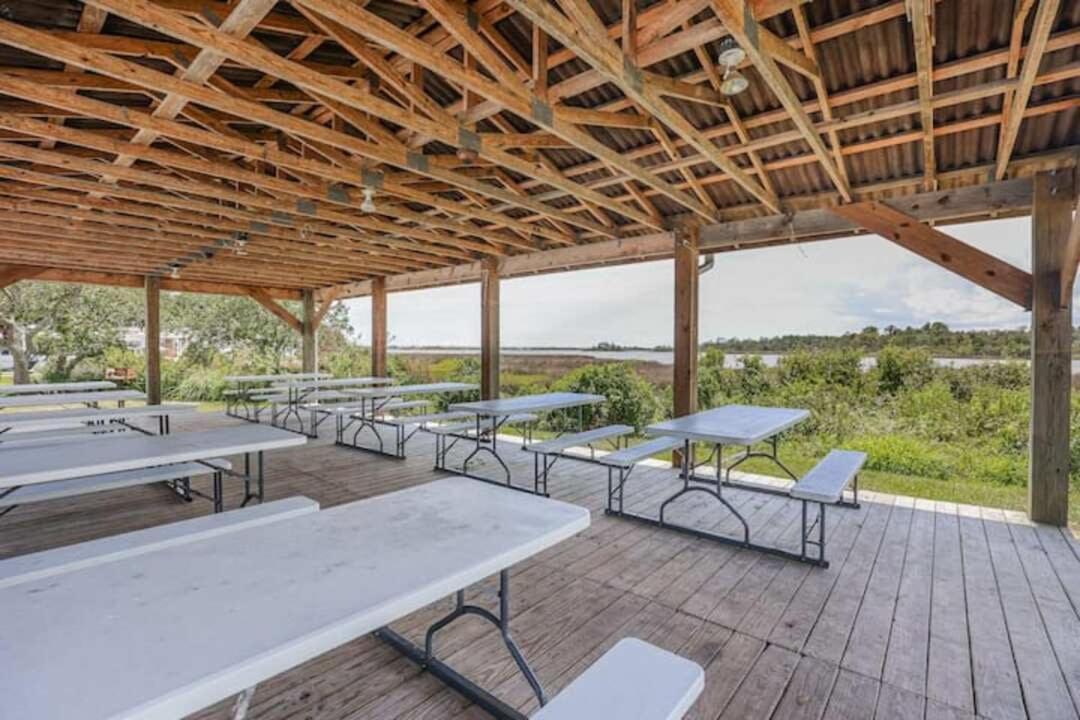 Surf City 2Br Park Home With Waterfront View And Parking 외부 사진